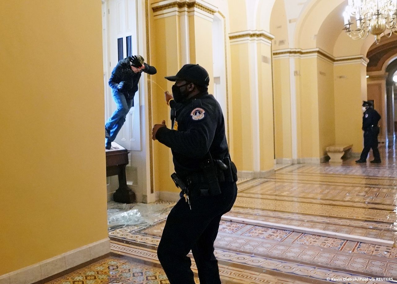 Сторонники Трампа ворвались в здание конгресса США