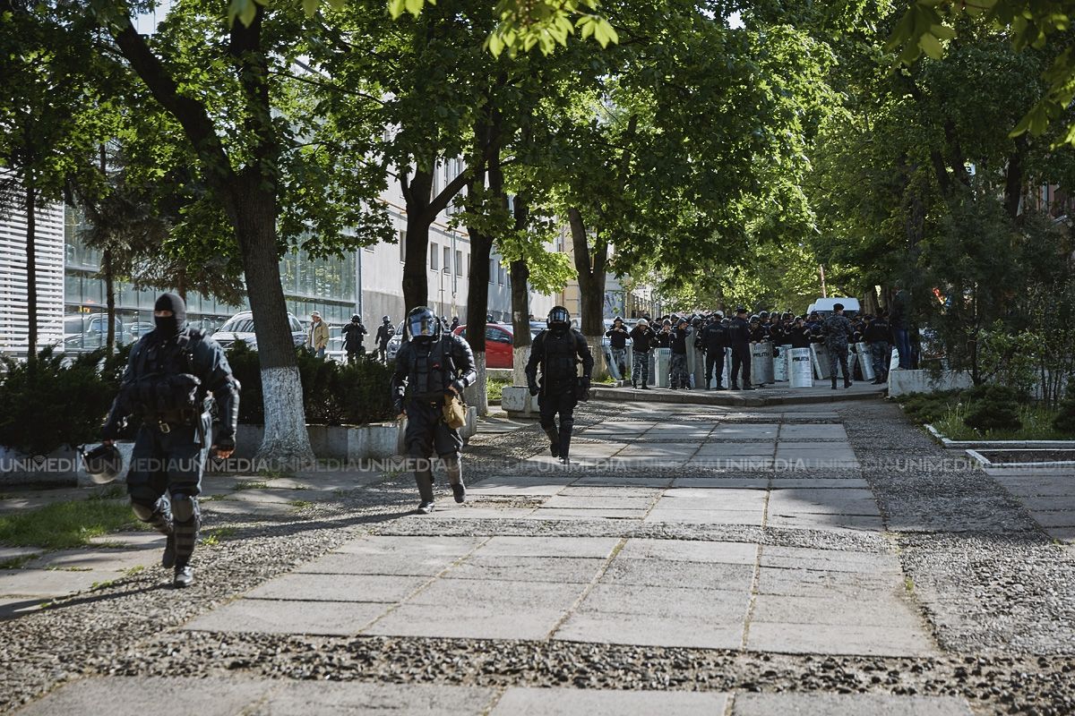 Cum a motivat Jizdan prezența poliției în fața casei lui Plahotniuc