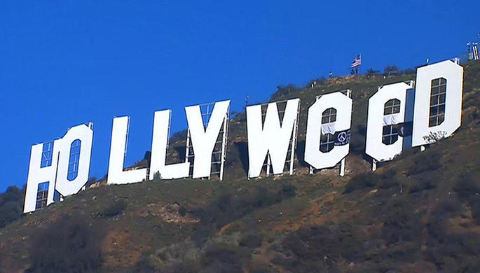 Неизвестные превратили знаменитую надпись Hollywood в Hollyweed