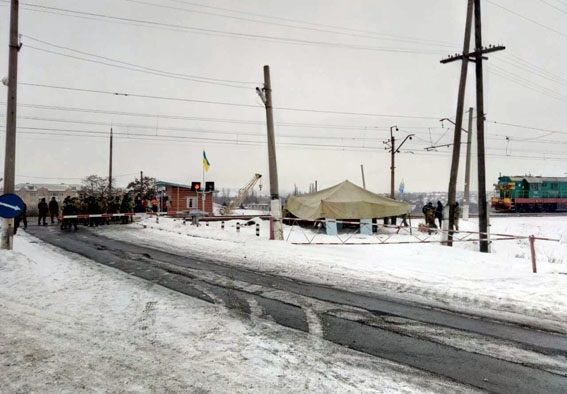 В Бахмуте неизвестные в камуфляже захватили поезд