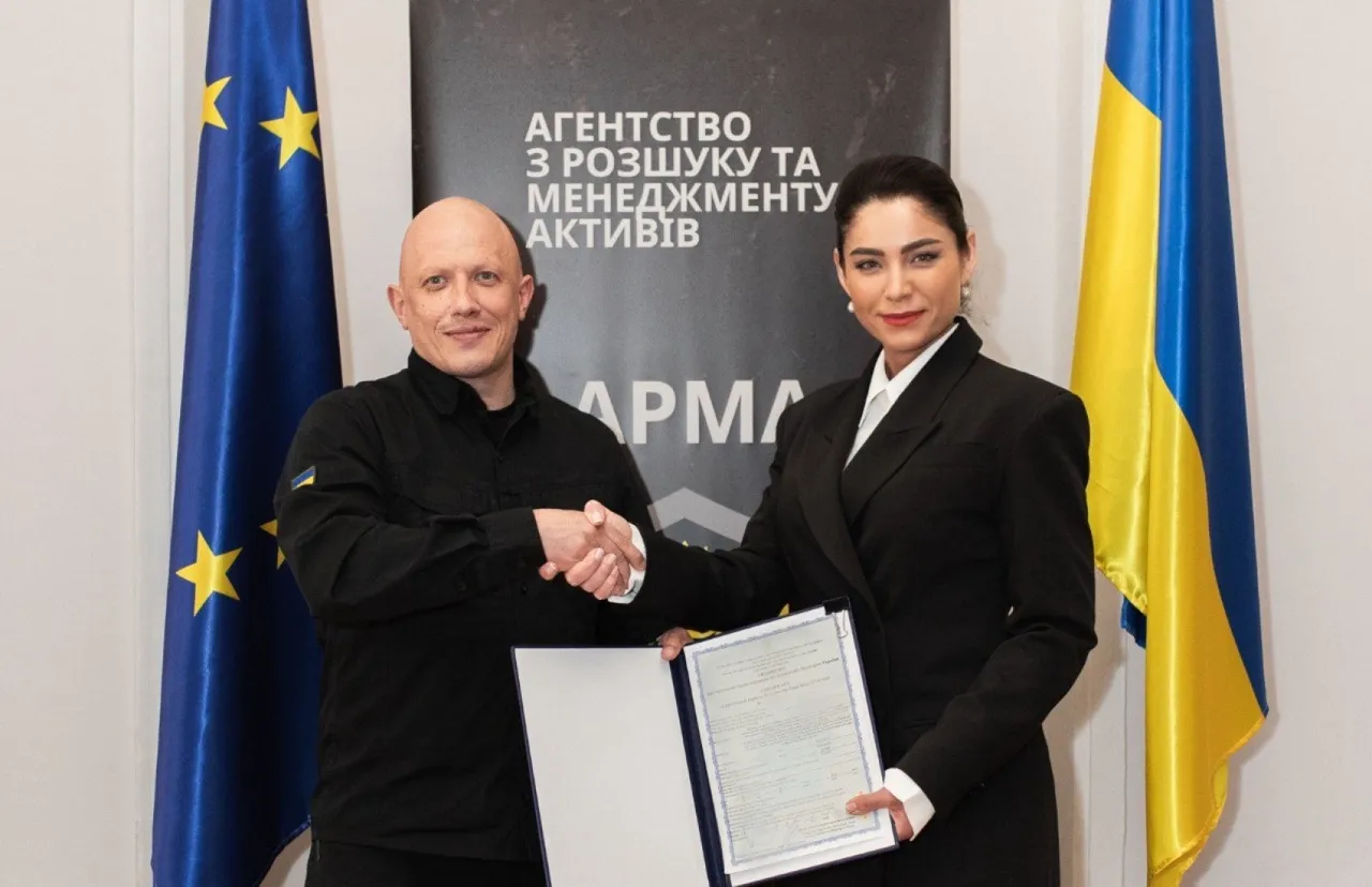 Яхта Медведчука перешла под флаг Украины