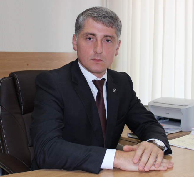 Arborele genealogic al justiţiei: Soție, nepoată, frate, naş şi fin