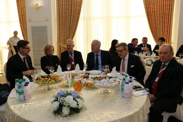 Власти и бизнес Молдовы провели "деловой завтрак" в Комрате