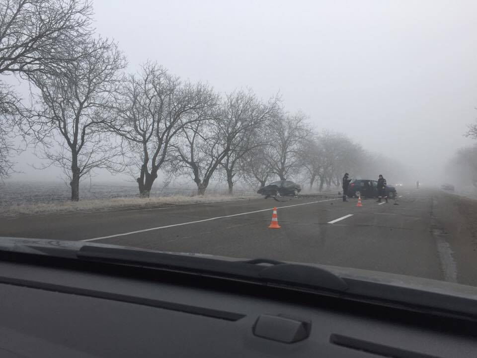 На трассе Кишинев-Бендеры столкнулись два автомобиля