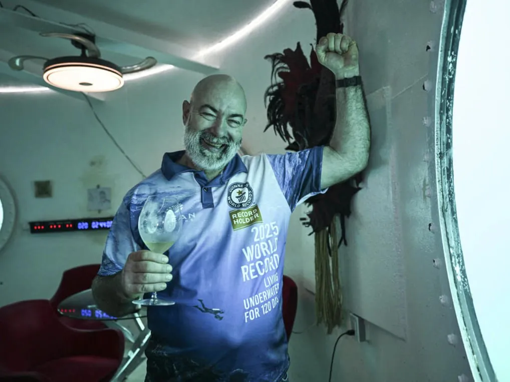 Un inginer german a stabilit un nou record mondial după ce a trăit sub apă timp de 120 de zile