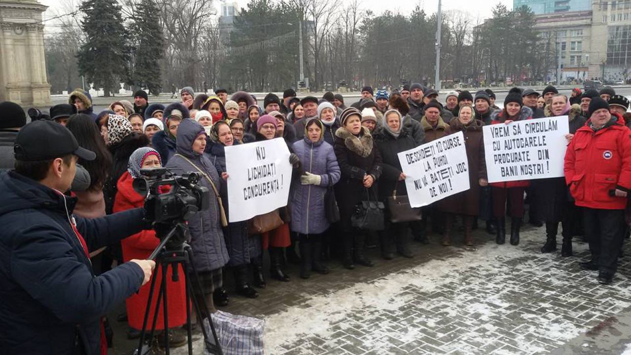 Протест жителей Пухой перед правительством: Габурич намерен решить проблему