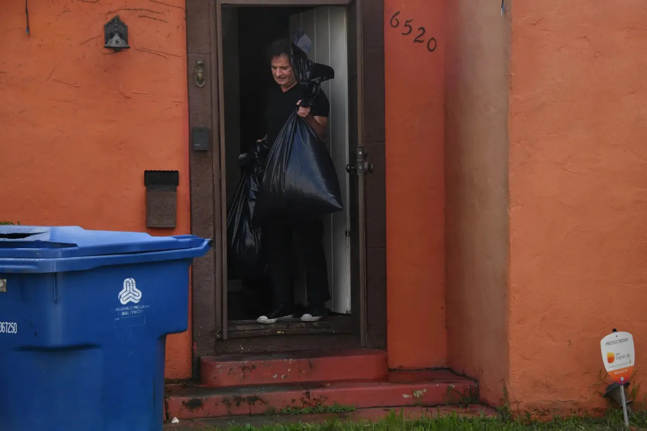 Актёра Микки Рурка выселили из дома за долги