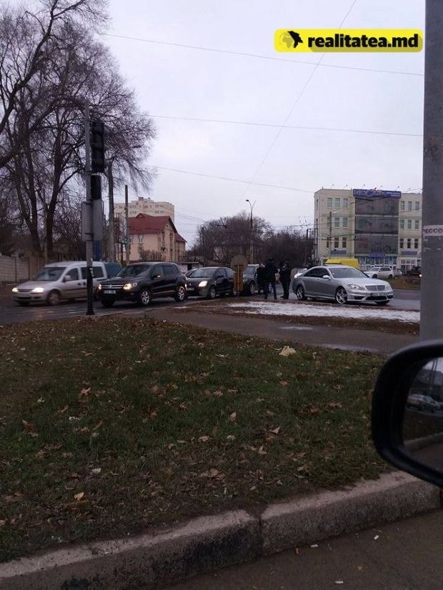 В столице у кольцевой столкнулись три иномарки