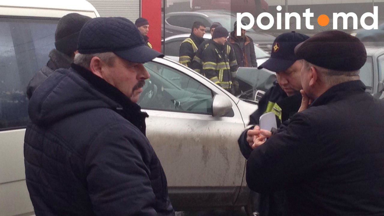 В Кишиневе при столкновении двух автомобилей пострадал водитель