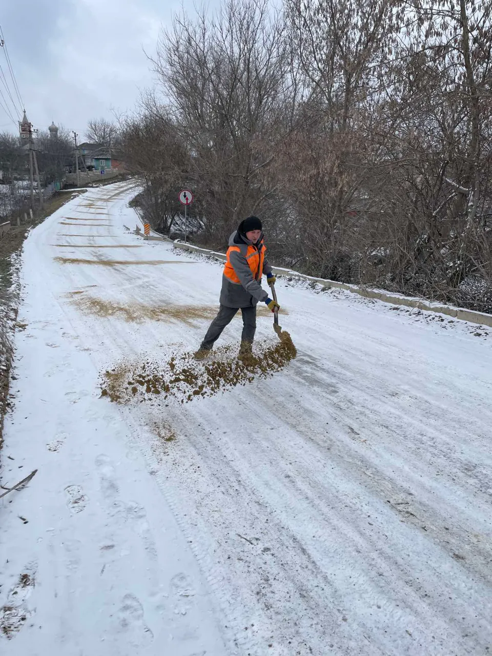 Движение на некоторых трассах страны затруднено