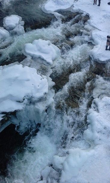 В Яремче замерз крупнейший водопад Украины