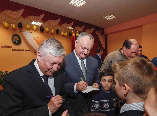 Додон и Карпов открыли Чемпионат Молдовы по шахматам в Бельцах