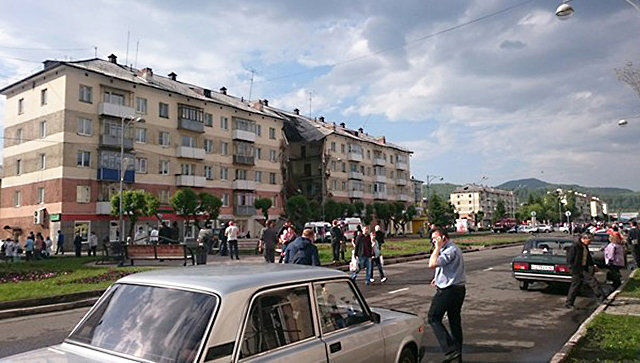 В России рухнула часть жилого дома