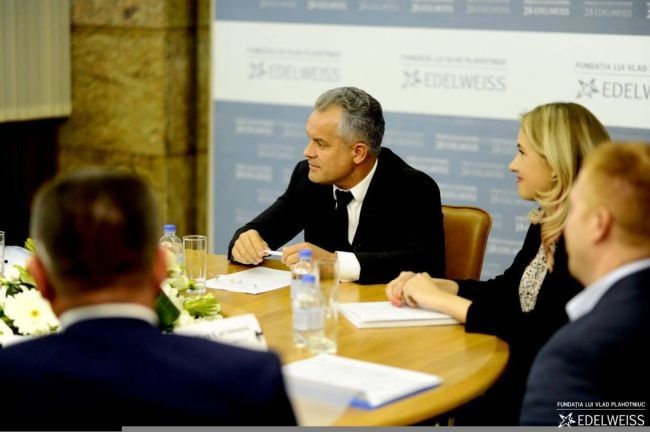 Plahotniuc i-a felicitat pe primarii câștigători ai concursului „Satul viitorului”