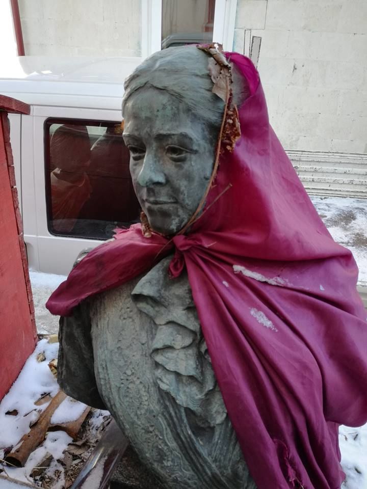 Вандалы продолжают буйствовать на Армянском кладбище