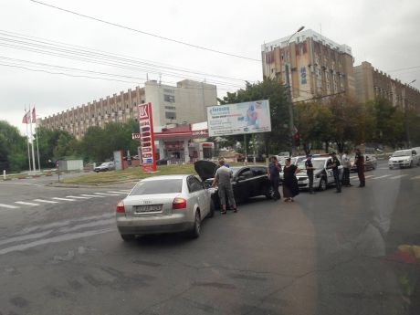 Лобовое столкновение двух машин произошло на Буюканах