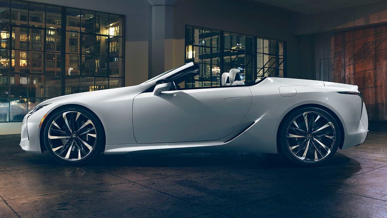 Компания Lexus выпустила кабриолет LC
