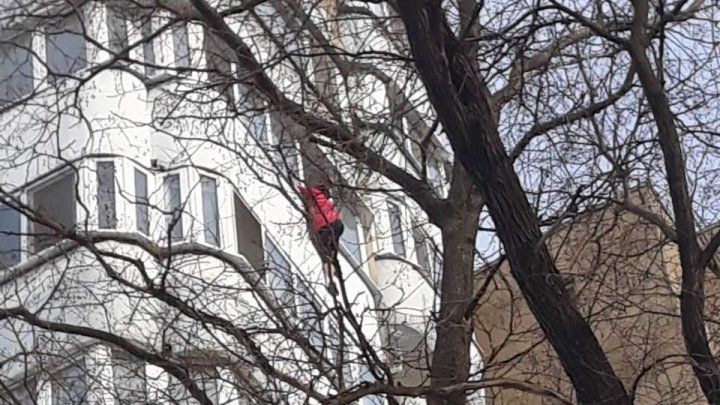 Polițist erou. Șeful IP Bălți a salvat o tânără de la suicid