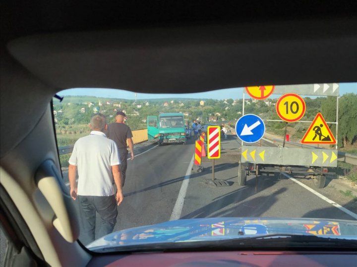 ДТП на мосту вблизи Суручен парализовало движение транспорта