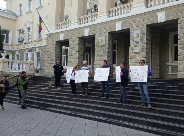В Кишиневе прошел протест на ступеньках МВД