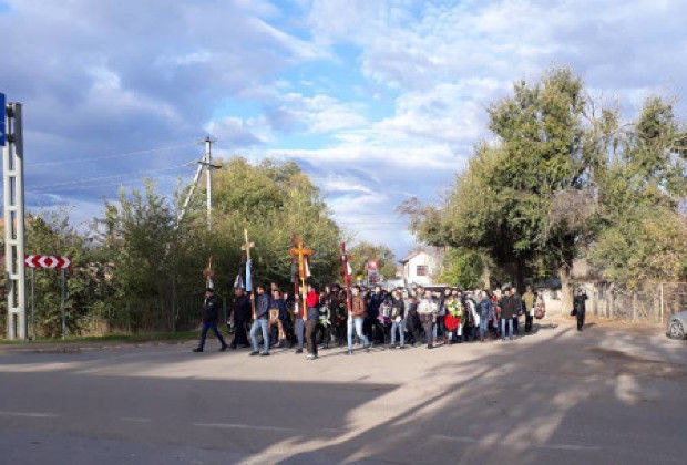 Tinerii decedați în accidentul din Ceadâr-Lunga, petrecuți pe ultimul drum. Peste o mie de oameni au ieșit în stradă