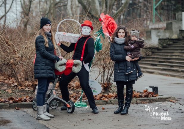 В столице "расцвела" гигантская роза посреди зимы