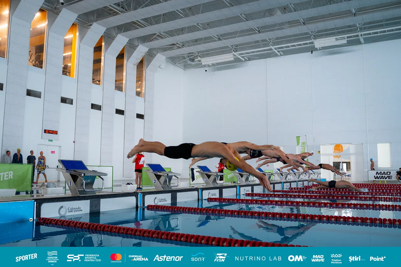 Пловцы всех возрастов соревновались на чемпионате по плаванию Masters