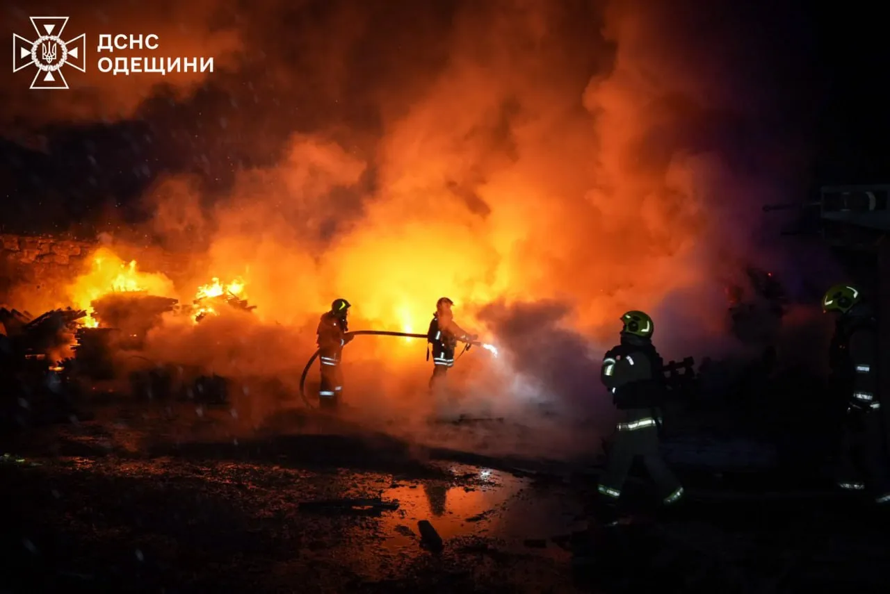 В Одессе в результате российского удара пострадали жилые дома и промышленный объект