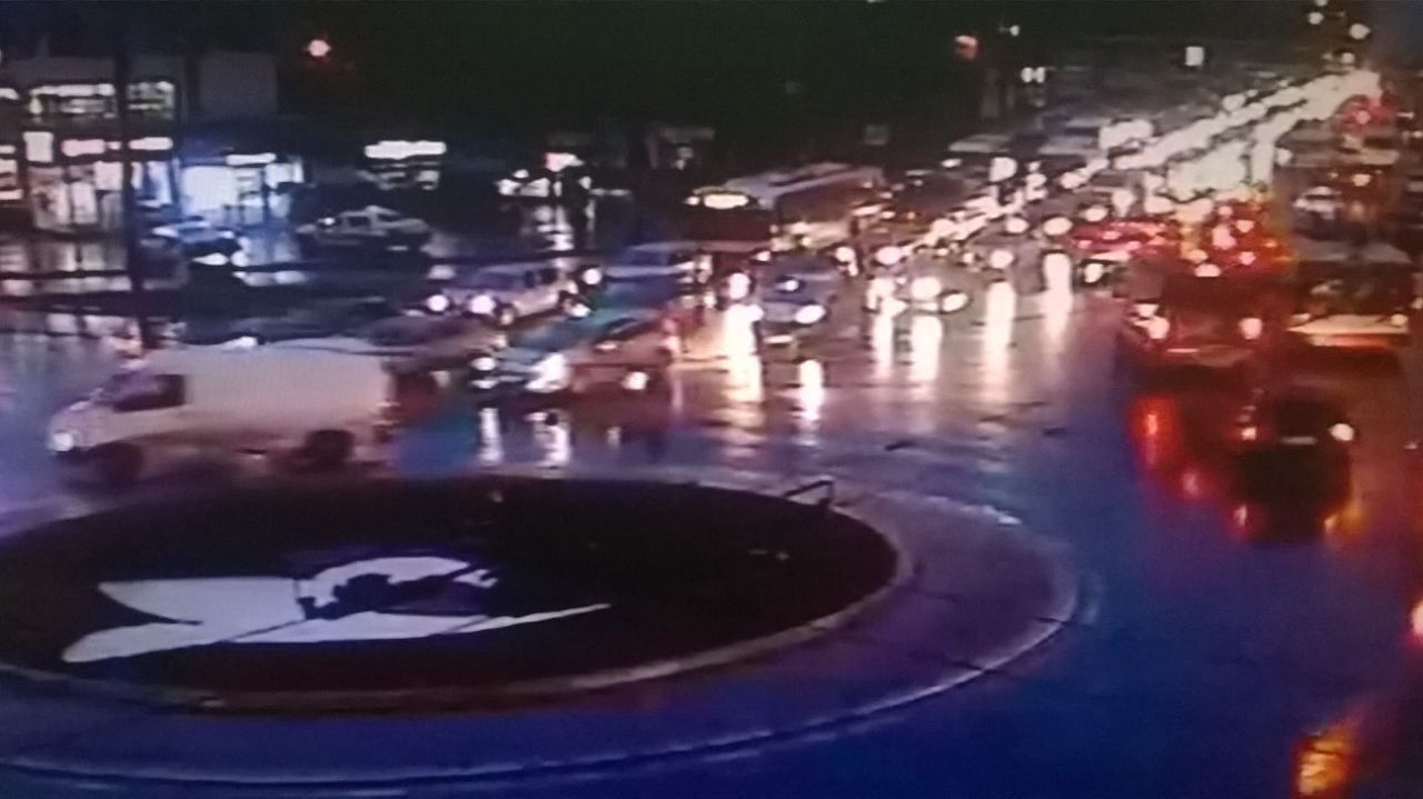 InfoTrafic 17:00: Flux majorat de transport. Străzi de evitat