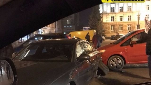 Вечерняя цепная авария с участием шести автомобилей в столице произошла по вине таксиста