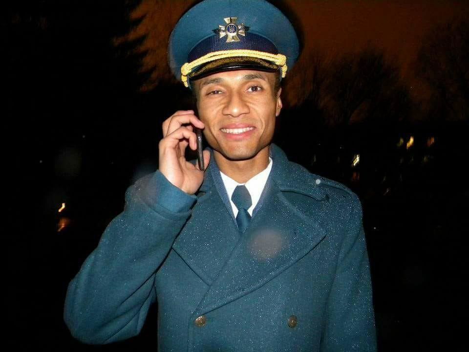 Родные и друзья размещают в Сети фотографии погибших в авиакатастрофе ребят