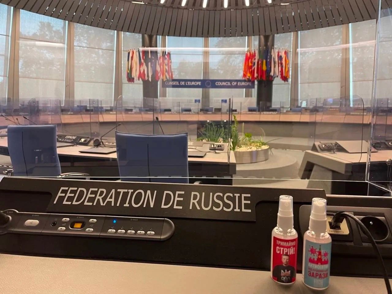 Депутат Рады вымыл места делегации РФ на заседании Совета Европы