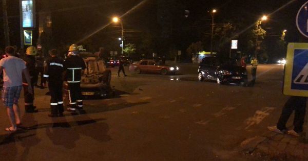 Ночное ДТП в столице: повреждено 3 авто и 3 человека попали в больницу