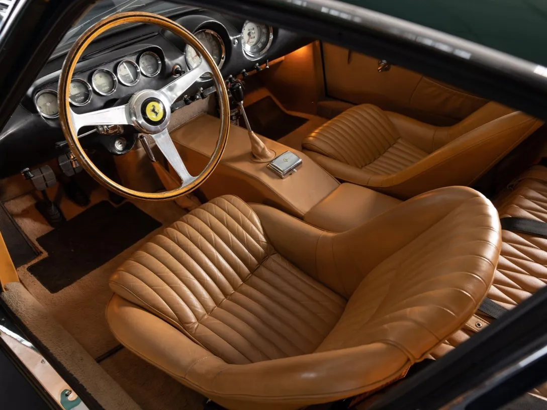 На аукцион в Париже выставили самый красивый Ferrari в истории