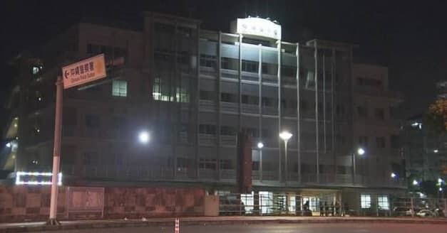 Сотни молодых людей в Окинаве напали на полицейский участок