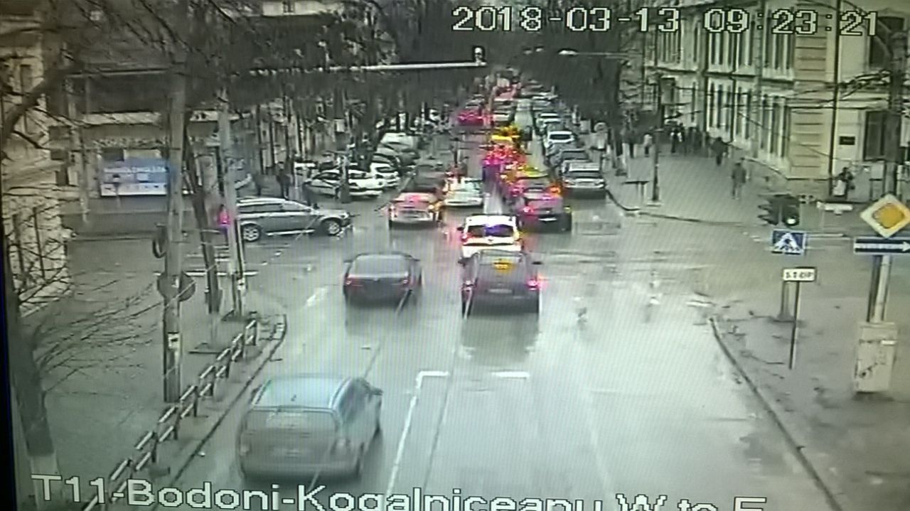 Sfaturi privind carosabilul umed. Harta ambuteiajelor din Capitală