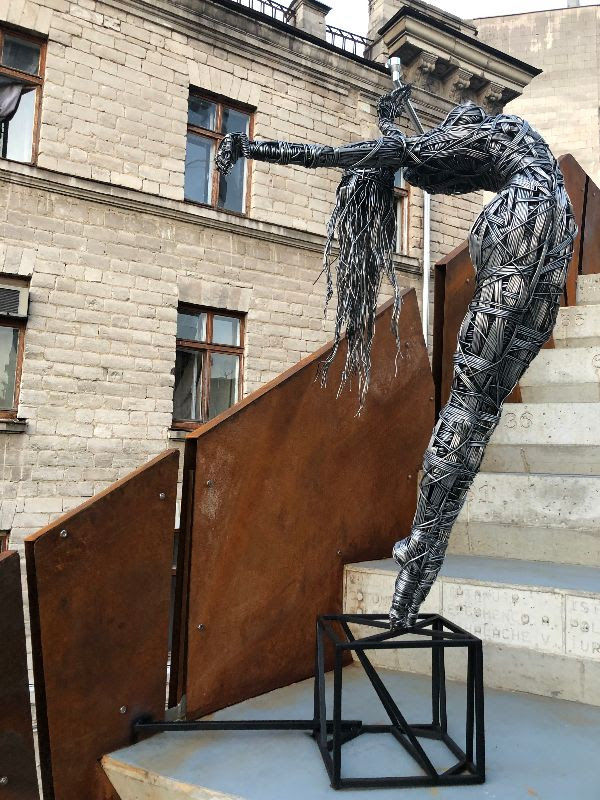 Уникальные скульптуры появились в центре развития Artcor в Кишиневе