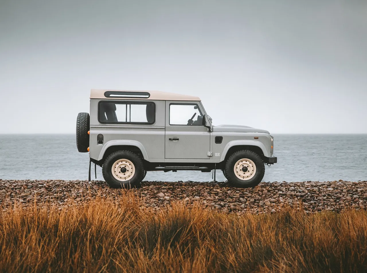 Возвращение легенды: Land Rover возродил классический Defender