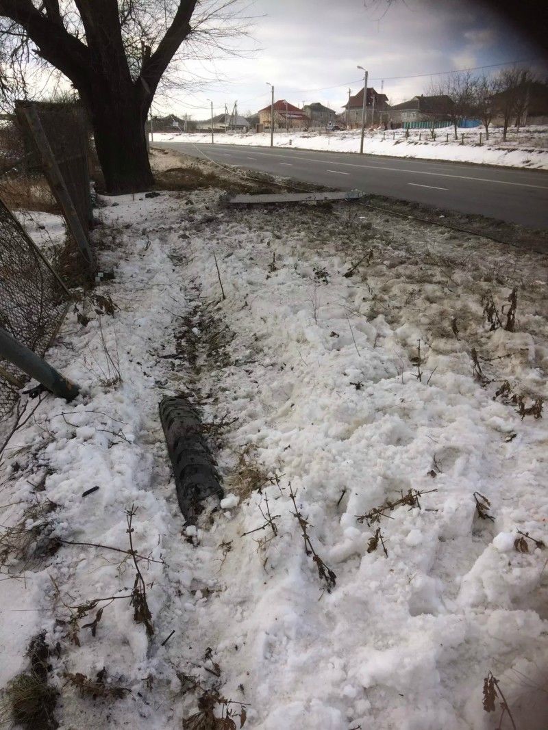 В Оргеевском районе машина снесла столб и забор, пострадала девушка