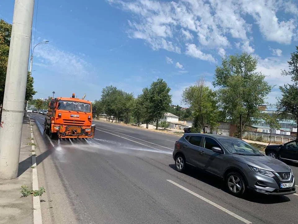 Чебан: Улицы Кишинева поливают в жару технической водой из кишиневской шахты
