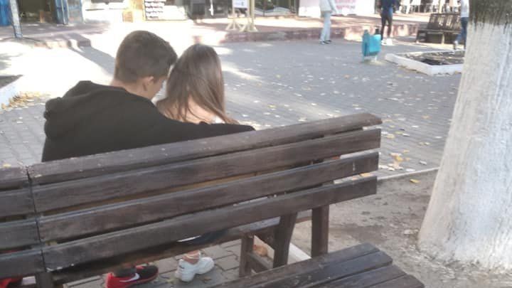 В Бельцах вместо канализационных люков используют скамейки