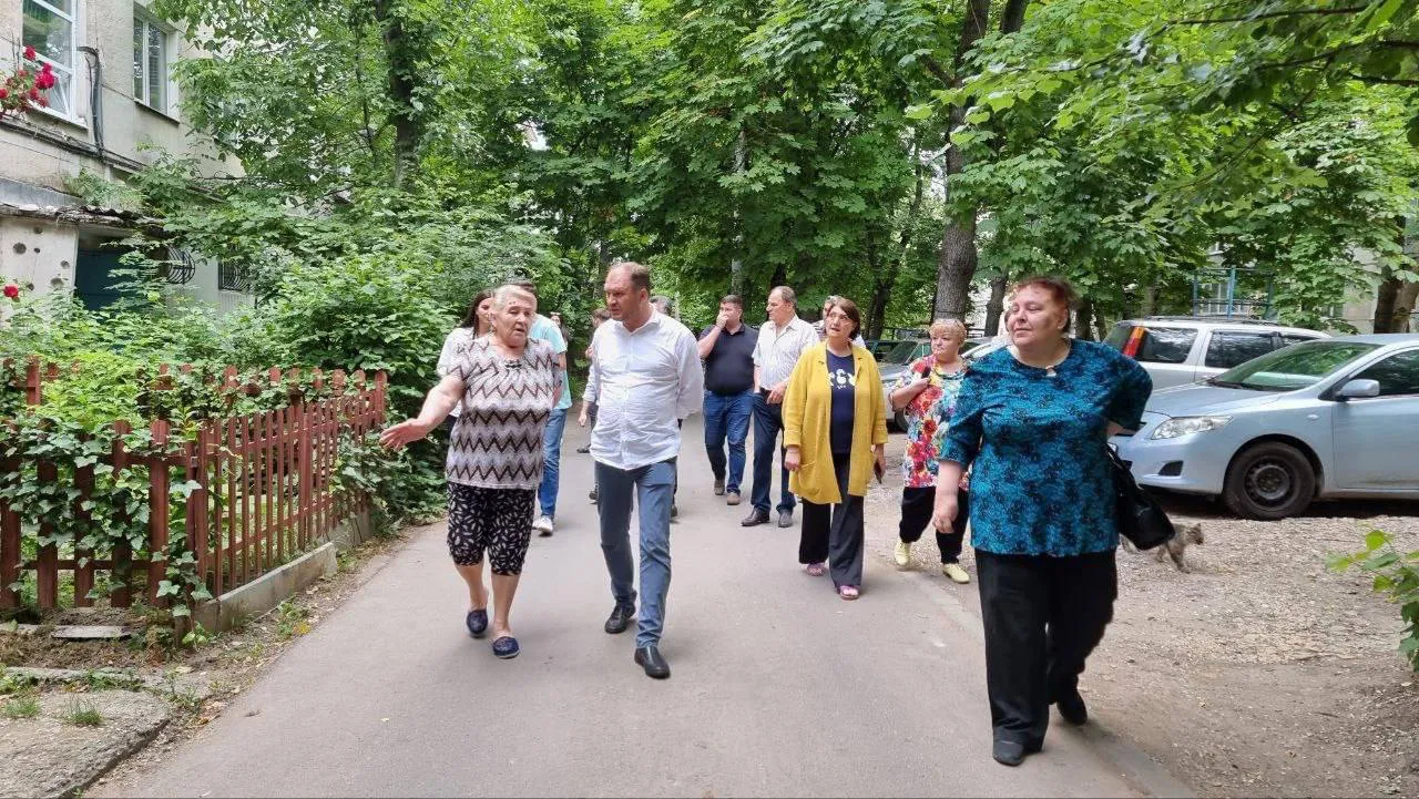 Чебан проинспектировал три многоквартирных дома в столице, где ведётся капитальный ремонт