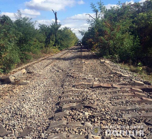 На Донбассе украли почти километр железной дороги