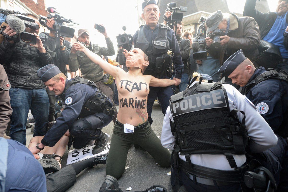 Участницы FEMEN устроили акцию в день выборов президента Франции