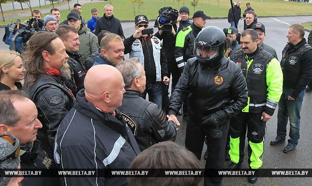 Лукашенко на Harley-Davidson принял участие в международном байкерском фестивале