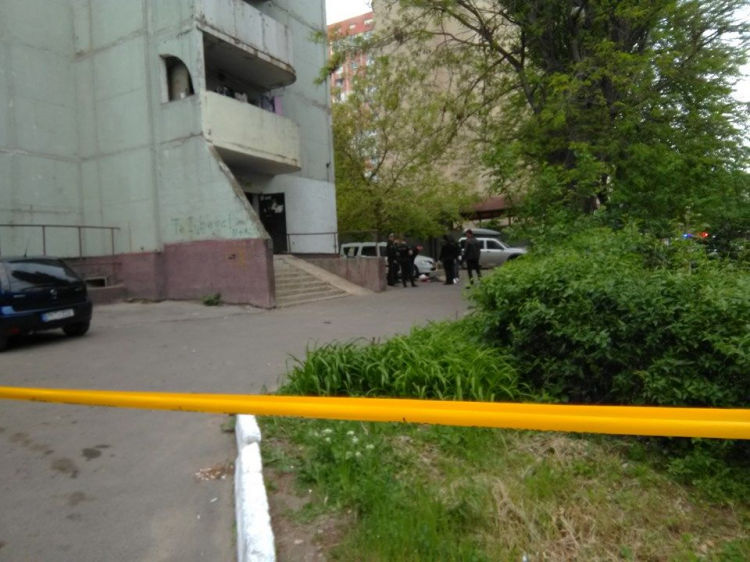 На Буюканах погиб подросток, упав с многоэтажки