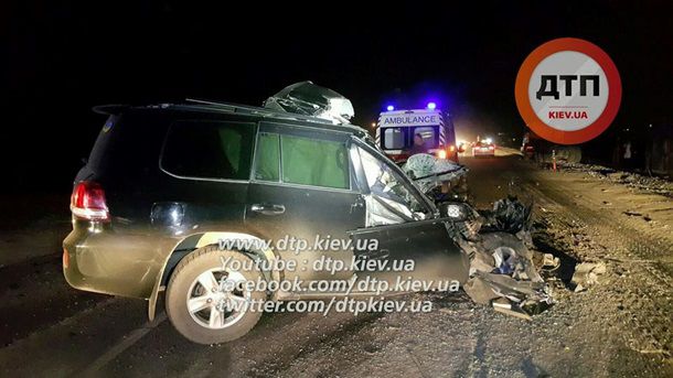 Под Киевом джип врезался в мусоровоз: погибли двое молдаван