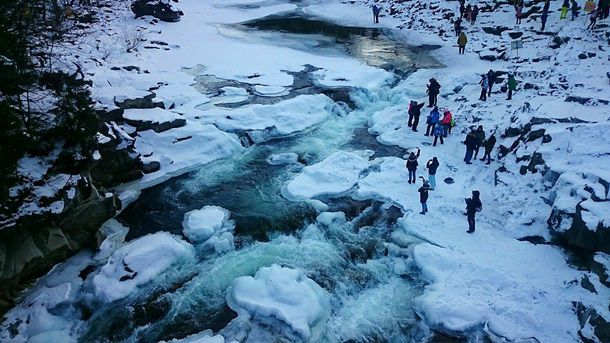 В Яремче замерз крупнейший водопад Украины