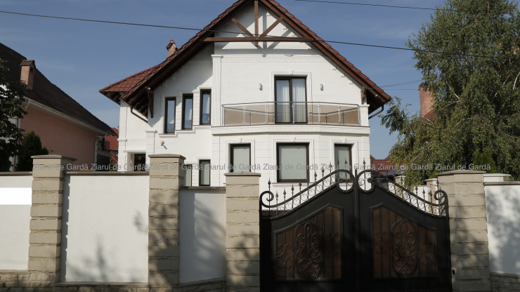 Журналисты показали дом врио главы ГИП за 45 000 евро, купленный на пожертвования отца