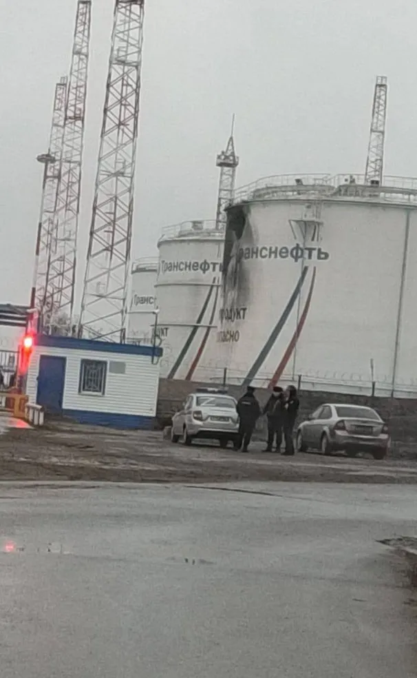 Власти Орловской области: Предположительно, БПЛА провел подрыв нефтебазы